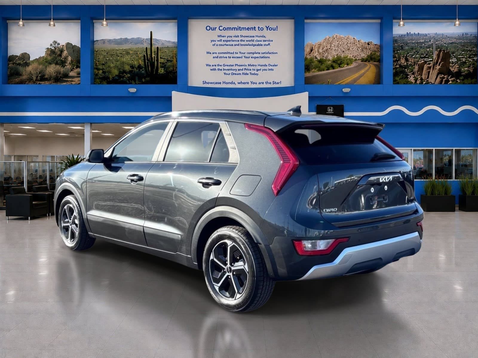 Used 2024 Kia Niro EX FWD image 5