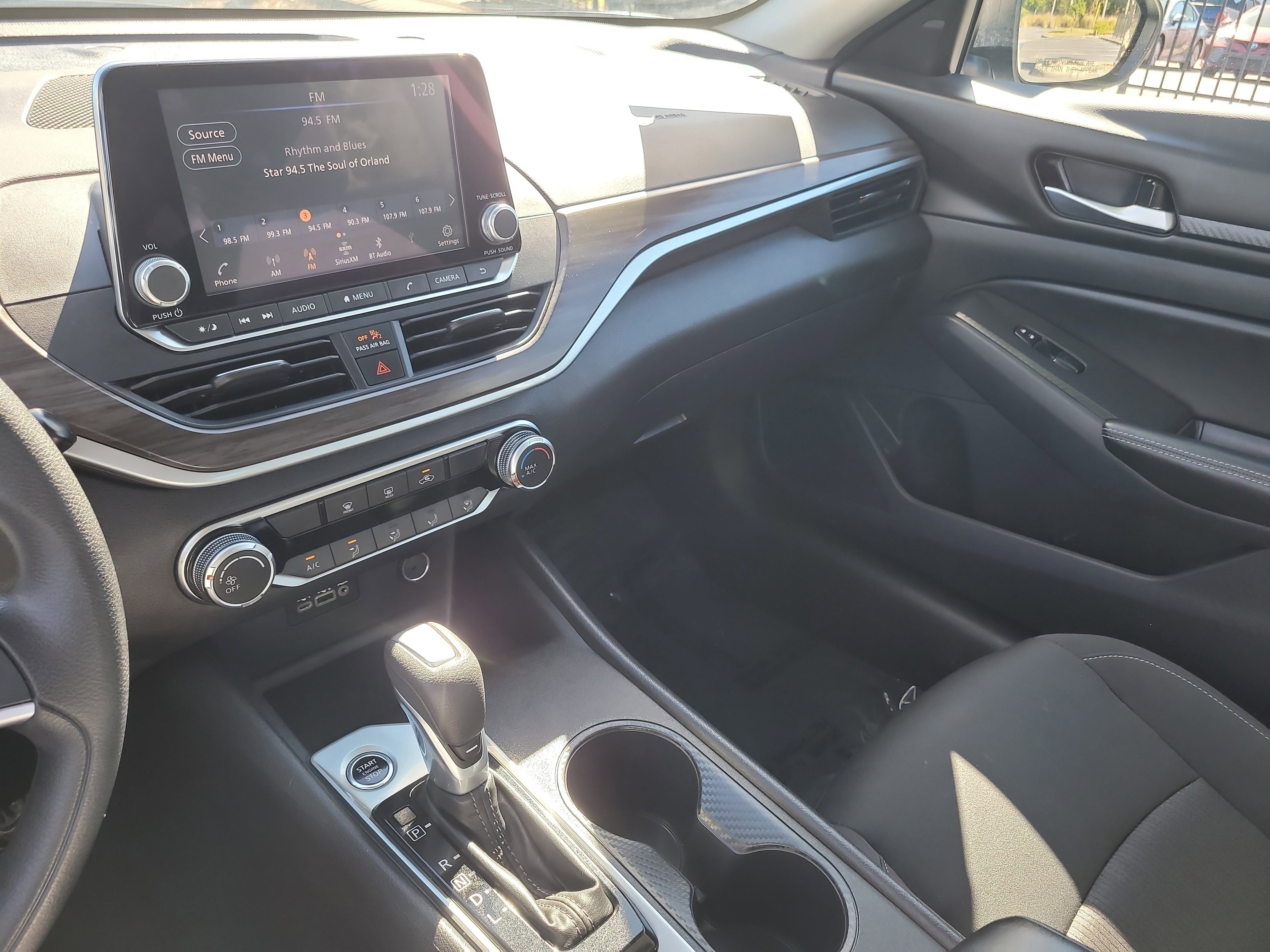 Used 2025 Nissan Altima 2.5 SV image 21