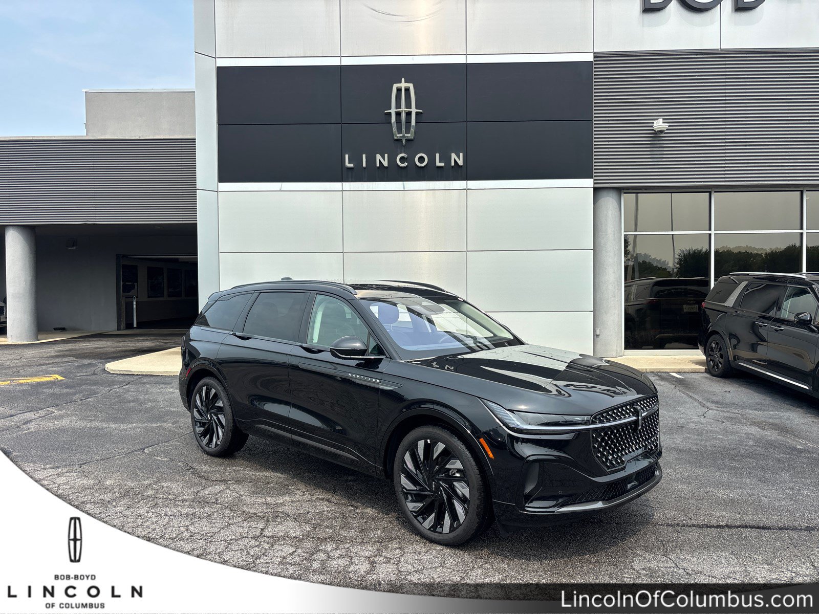 New 2026 Lincoln Nautilus Reserve w/ Jet Appearance Package AWD/4WD image 1