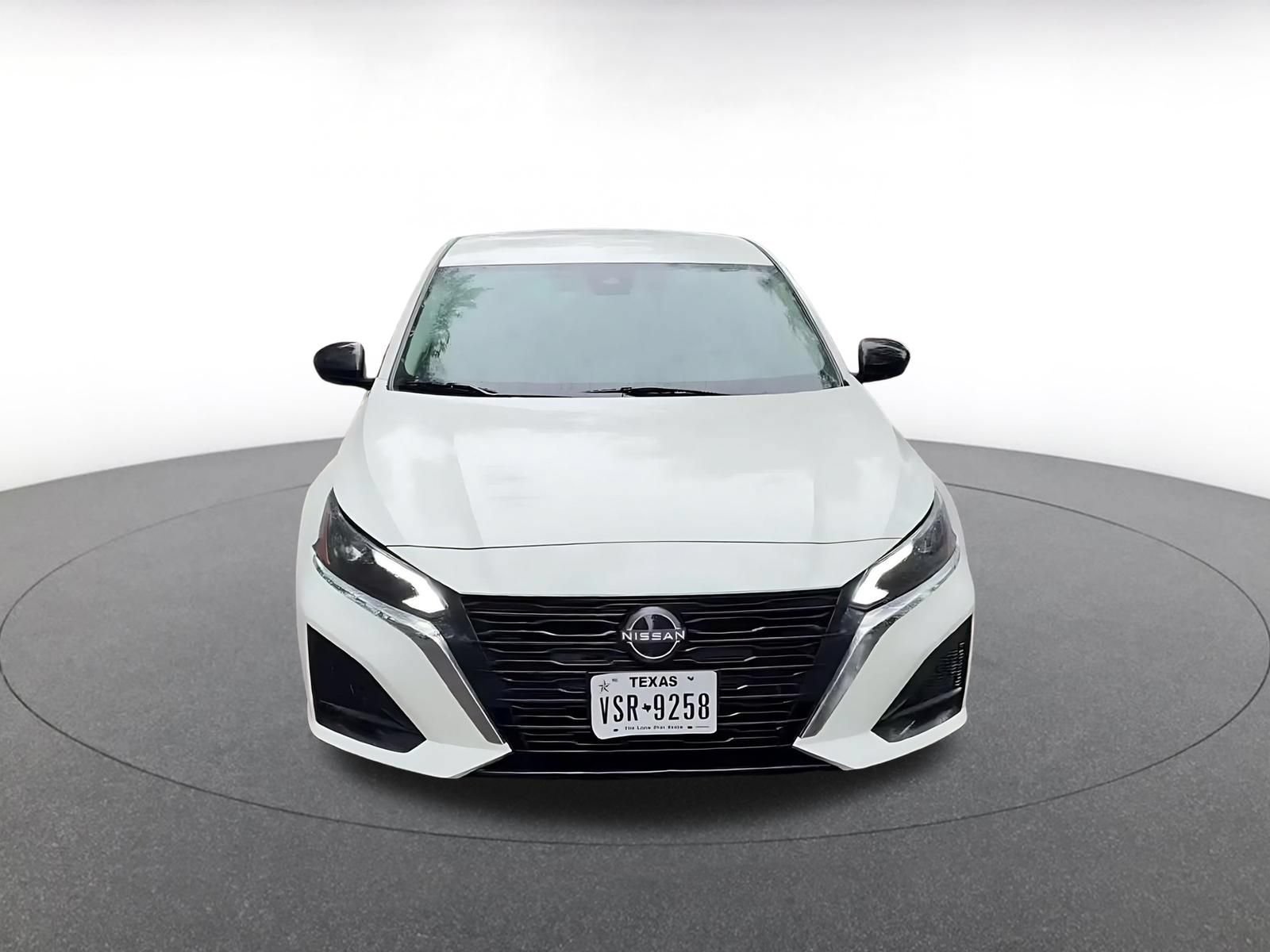 Used 2025 Nissan Altima 2.5 SV FWD image 4
