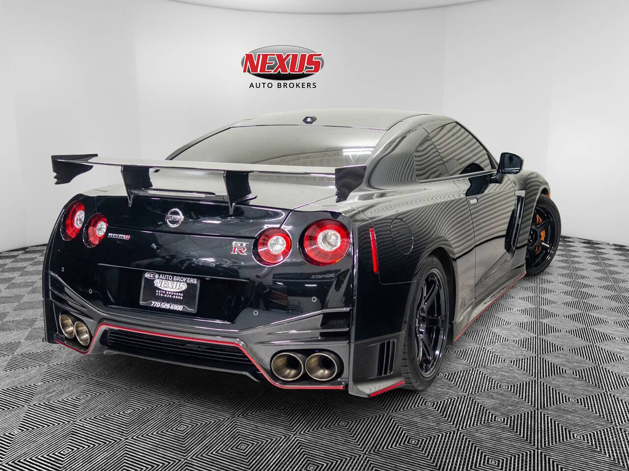 Used 2018 Nissan GT-R NISMO AWD/4WD image 3