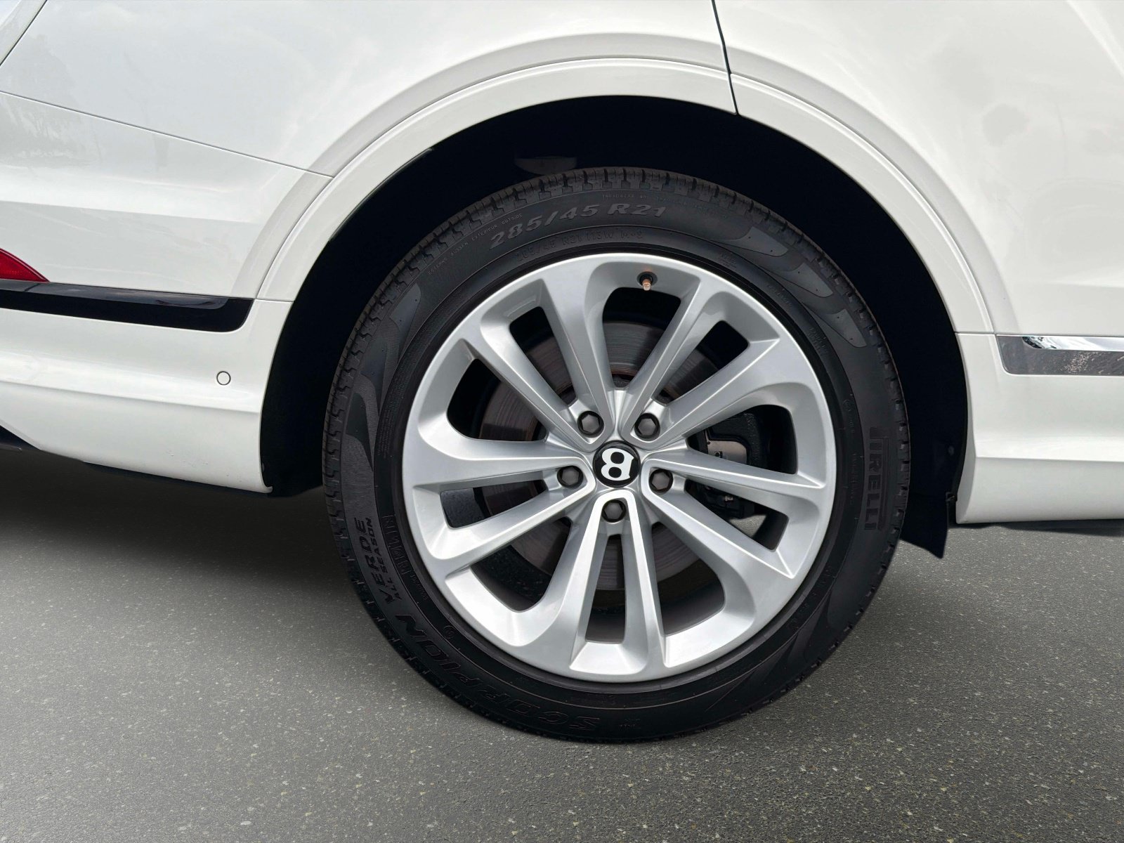 Used 2022 Bentley Bentayga AWD/4WD image 19