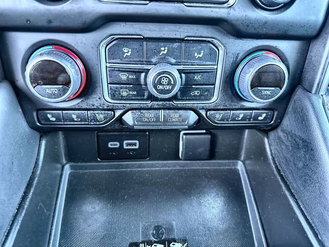 Used 2024 Chevrolet Suburban Premier image 17