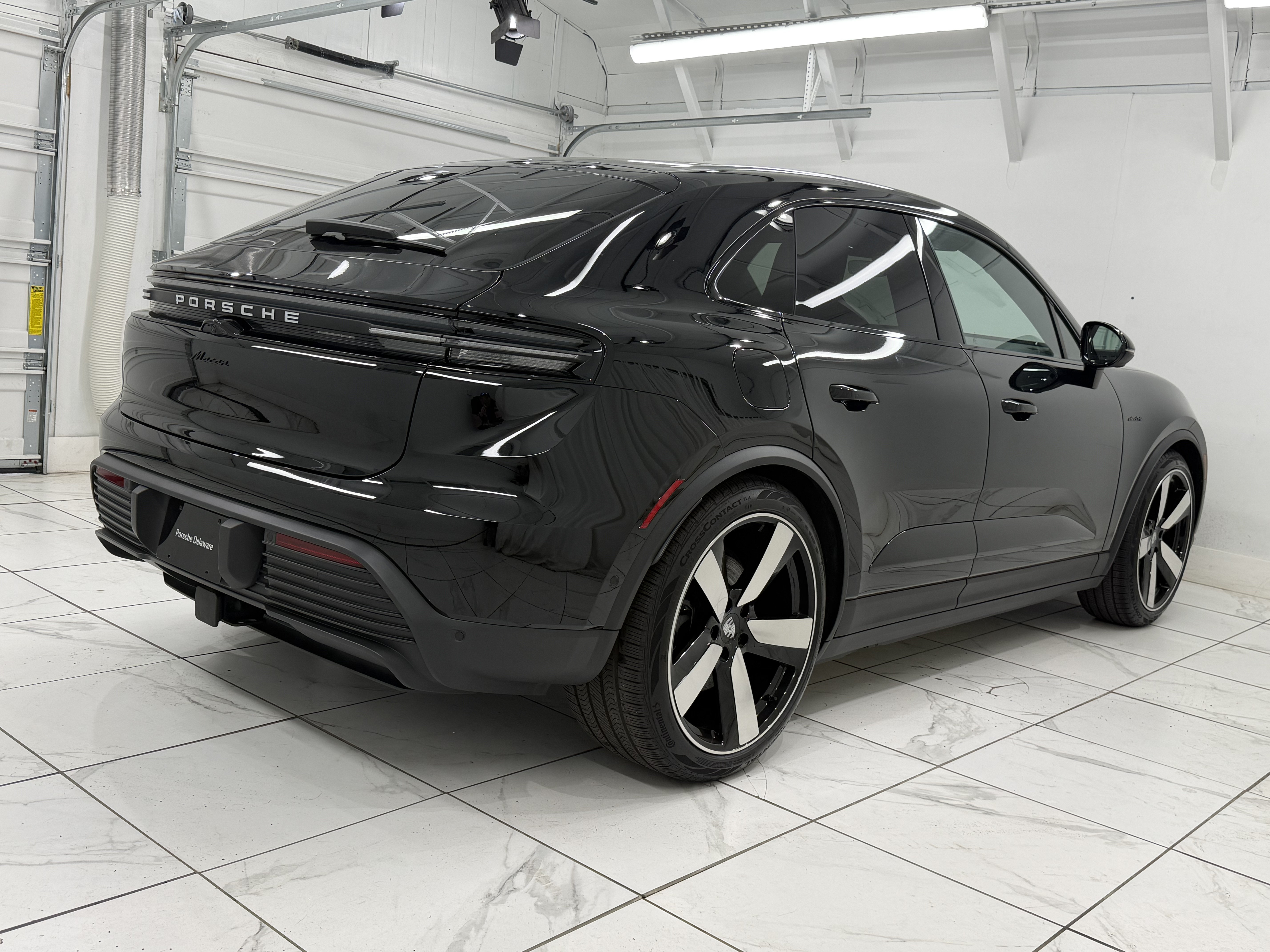 Certified 2025 Porsche Macan Electric RWD image 11