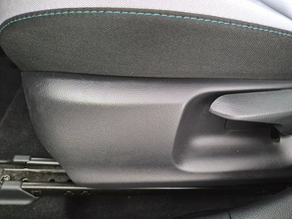 Used 2022 Toyota Prius LE FWD image 22