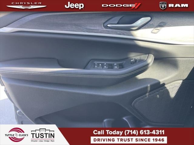 New 2027 Jeep Grand Cherokee Limited w/ Limited Altitude Package AWD/4WD image 60