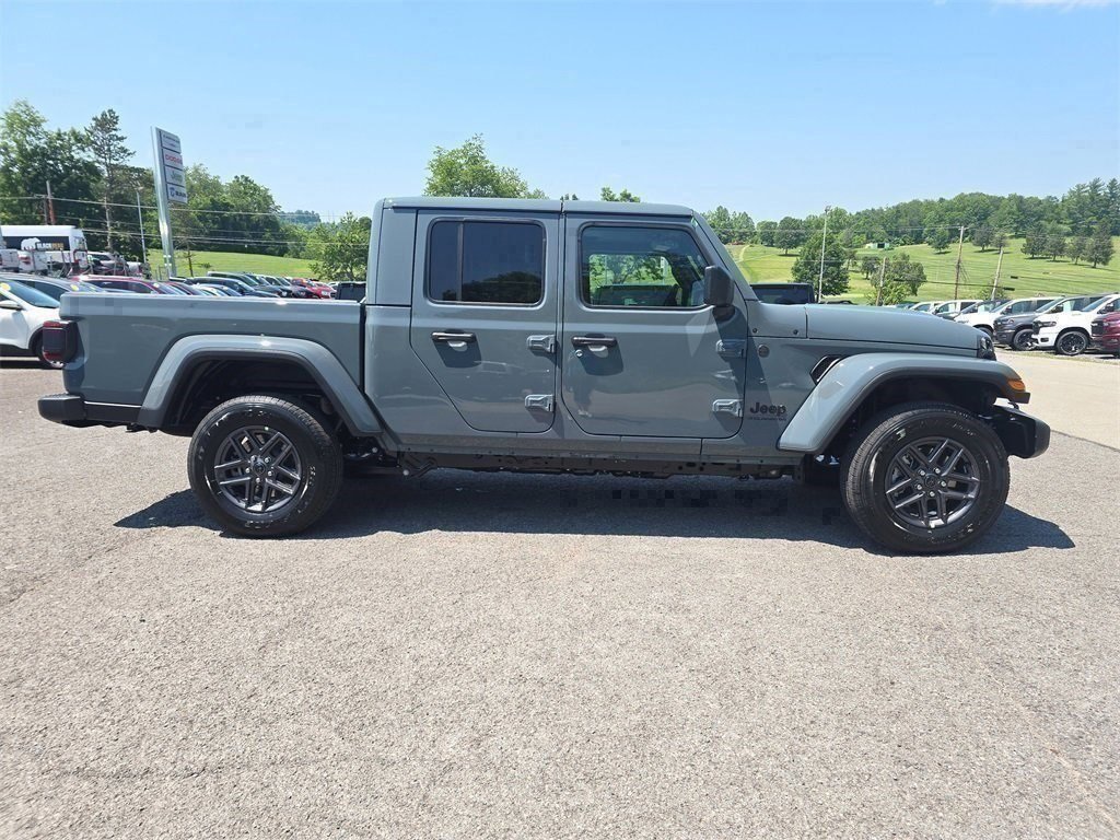 New 2025 Jeep Gladiator Sport image 3