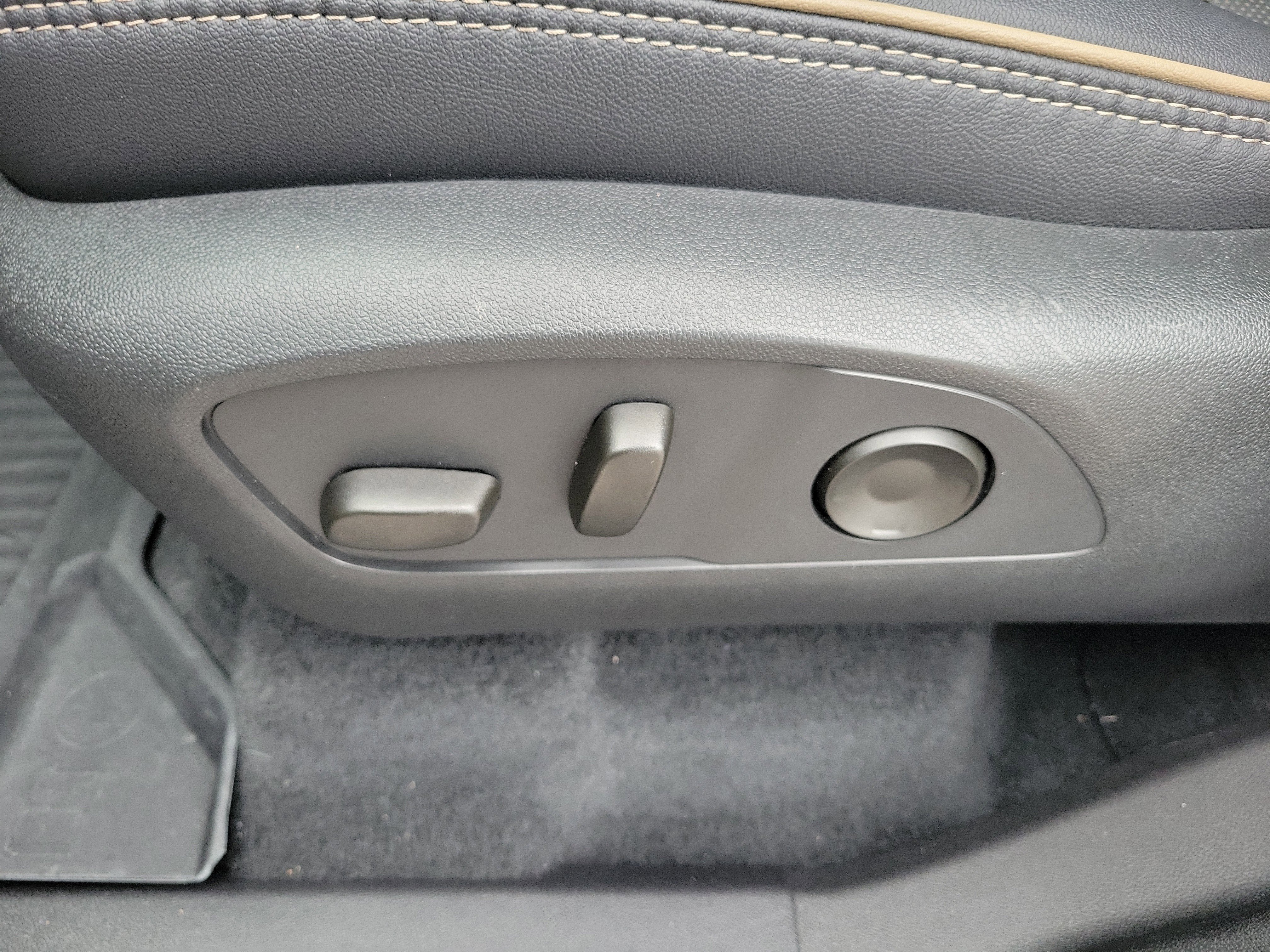 Used 2025 Chevrolet Traverse High Country FWD image 25