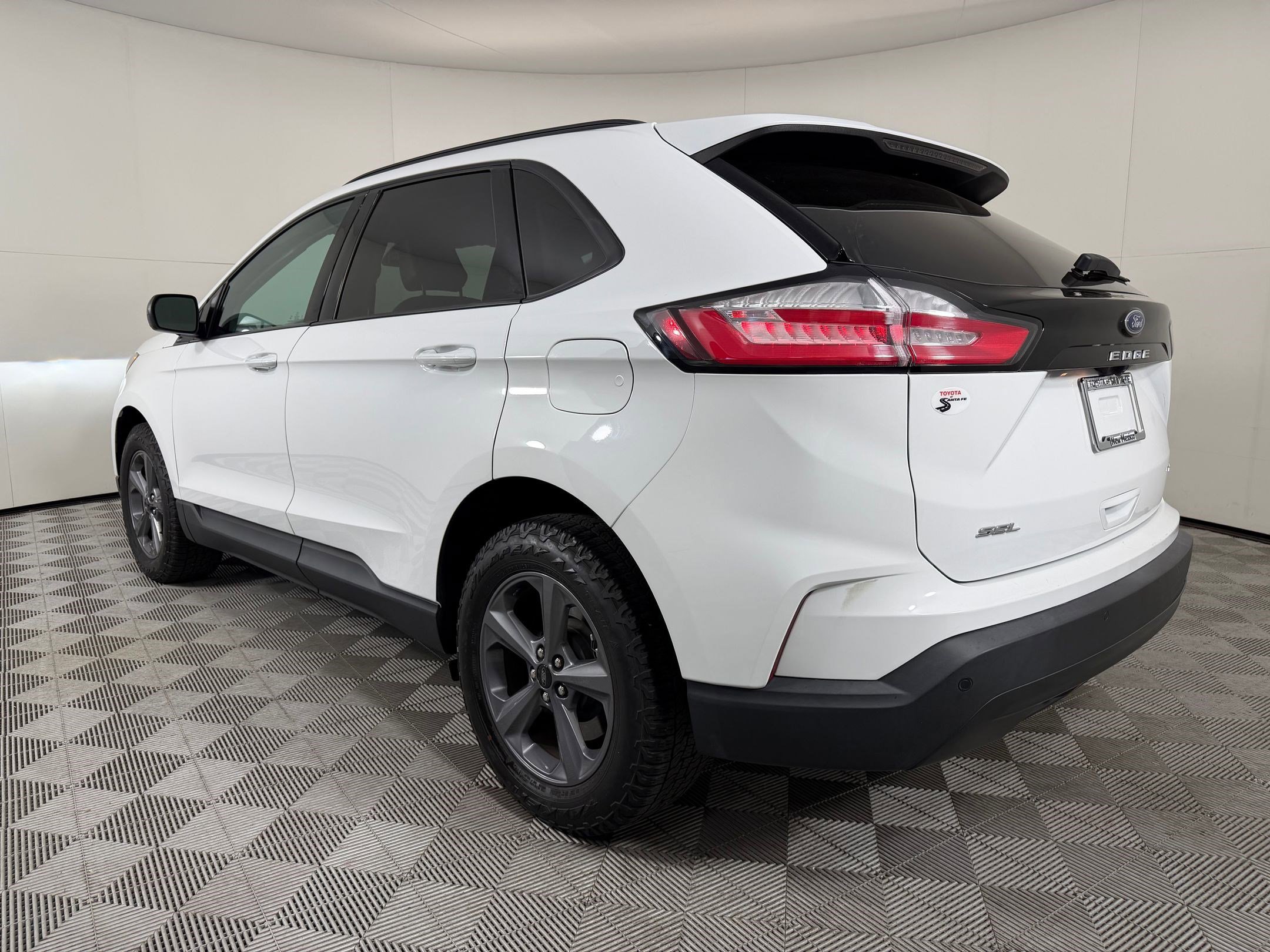 Used 2023 Ford Edge SEL w/ Sport Appearance Package AWD/4WD image 3