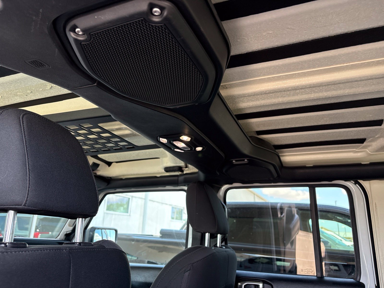Used 2020 Jeep Wrangler Unlimited Sahara AWD/4WD image 14