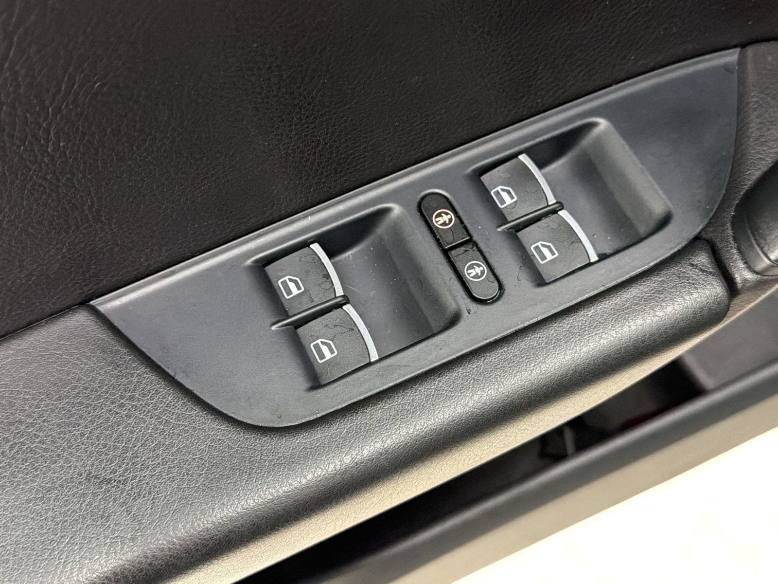 Used 2014 Volkswagen Touareg Sport AWD/4WD image 19