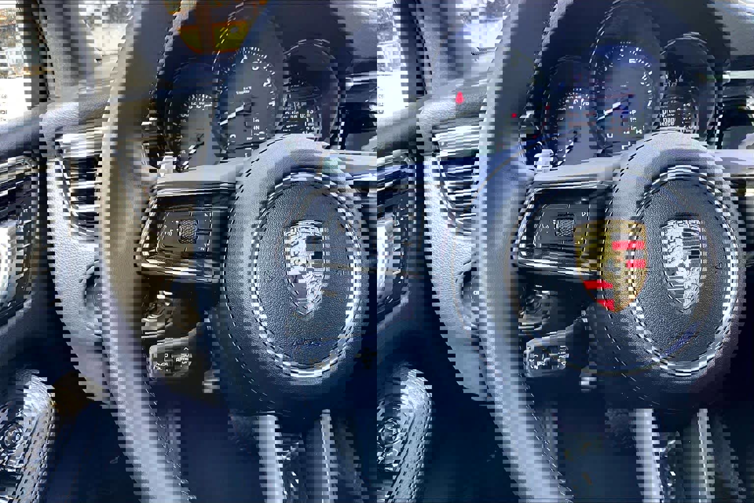 Used 2025 Porsche Macan image 25