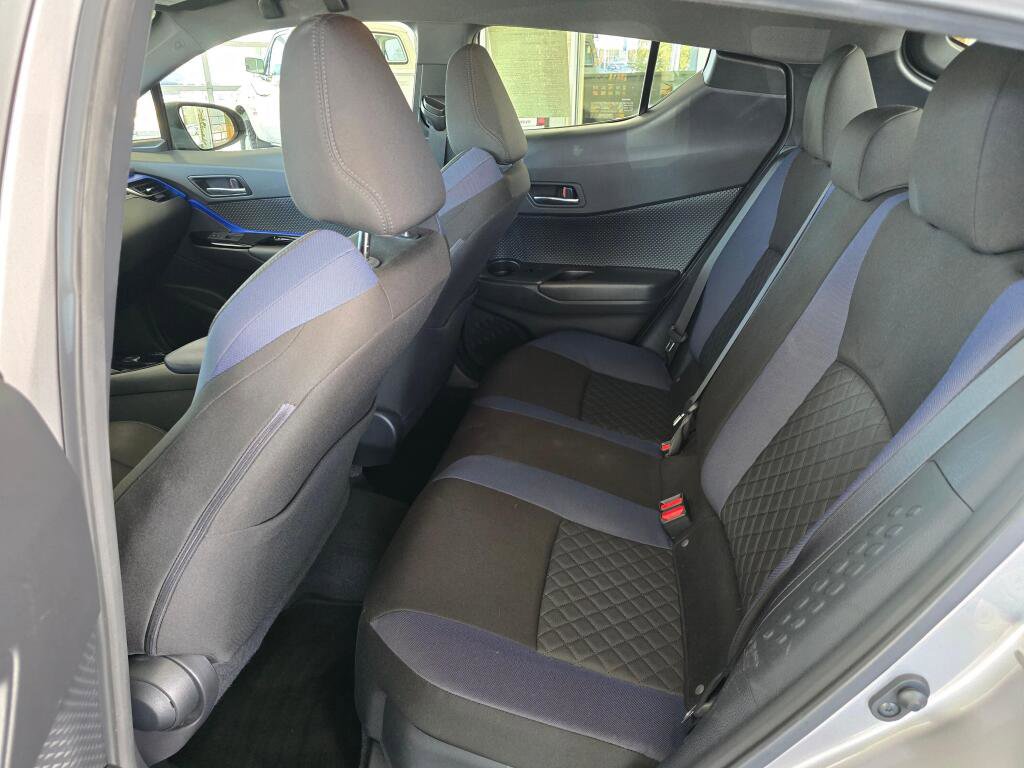 Used 2020 Toyota C-HR XLE image 36