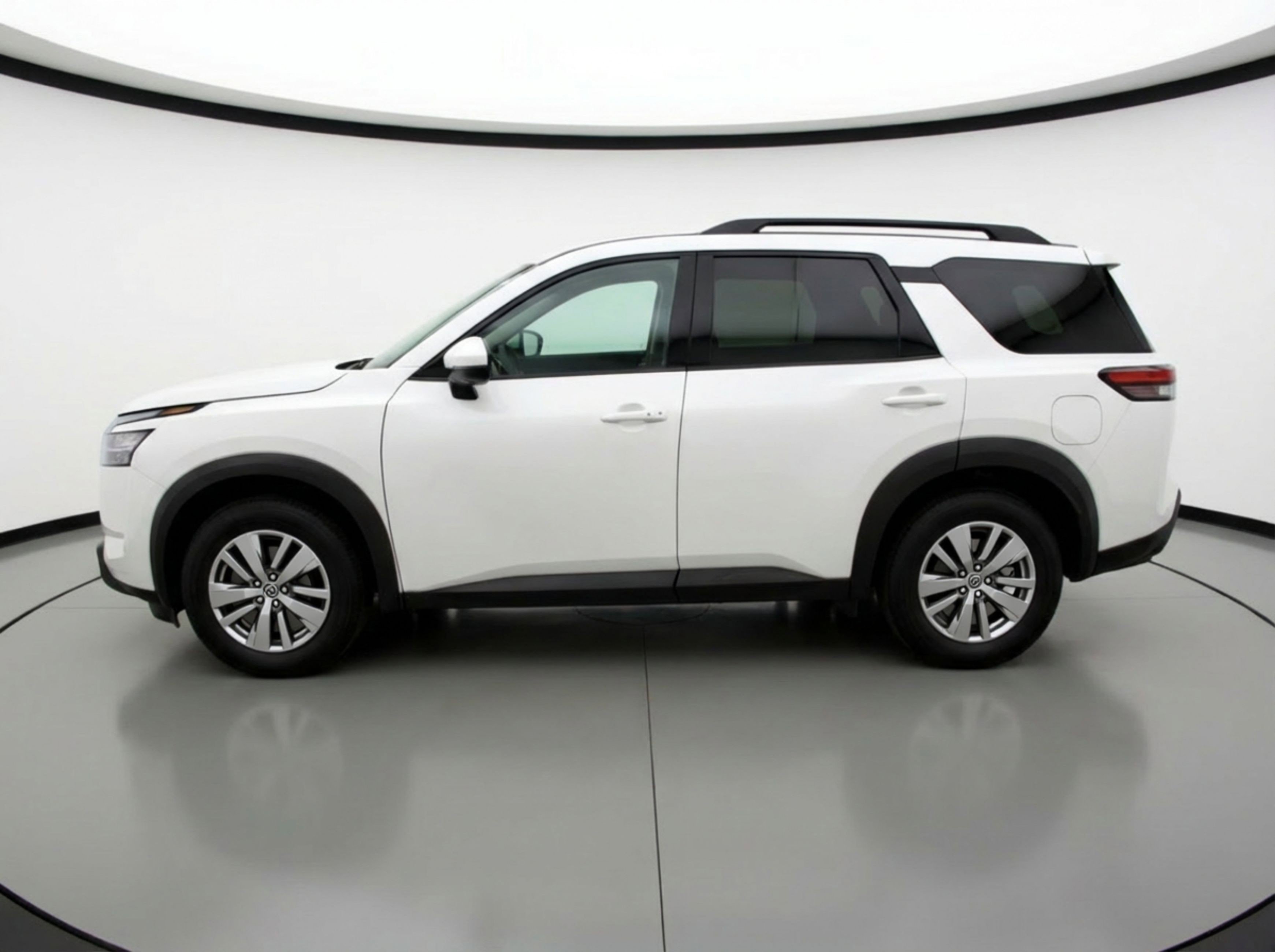 Used 2025 Nissan Pathfinder SV image 5