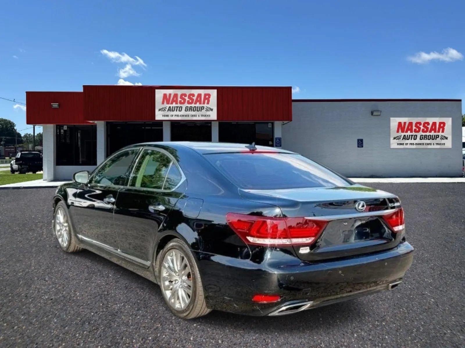 Used 2013 Lexus LS 460 w/ Comfort Pkg RWD image 3
