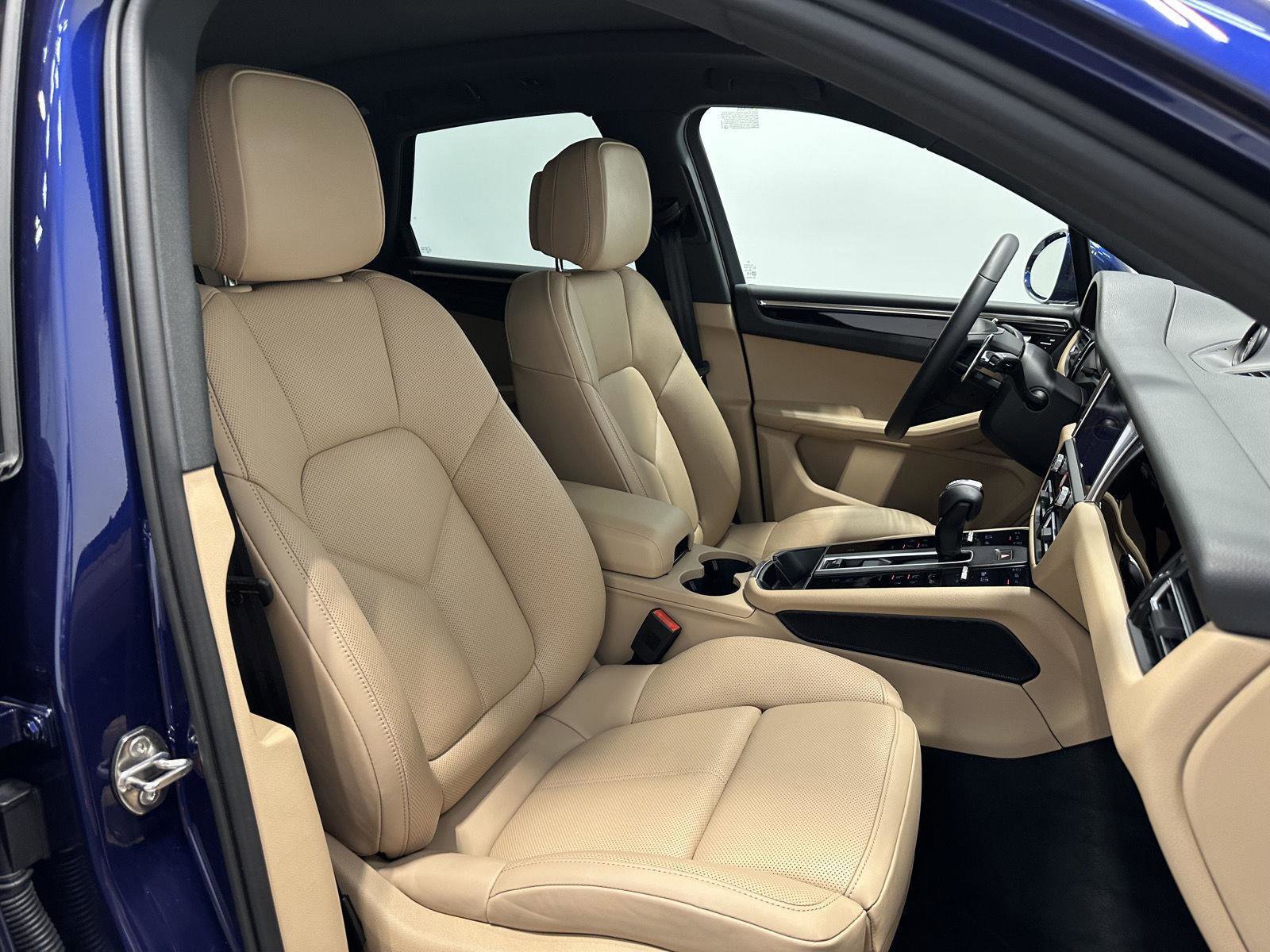 Certified 2026 Porsche Macan AWD/4WD image 44