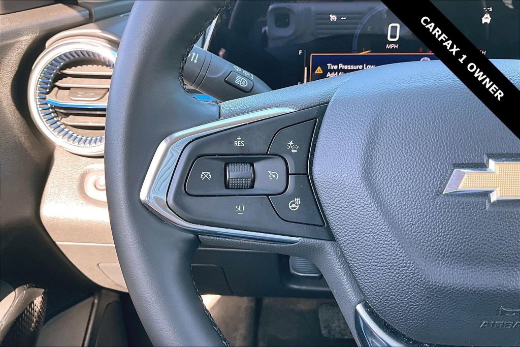 Used 2025 Chevrolet Trax LT w/ LT Convenience Package image 11