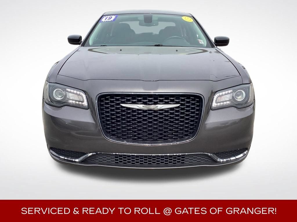 Used 2019 Chrysler 300 Touring w/ Sport Appearance Package AWD/4WD image 2