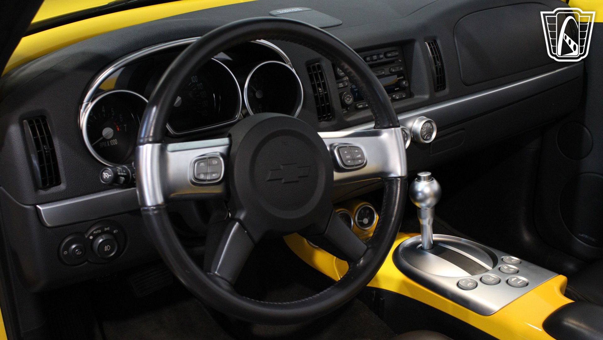 Used 2003 Chevrolet SSR w/ Preferred Equipment Group RWD image 32