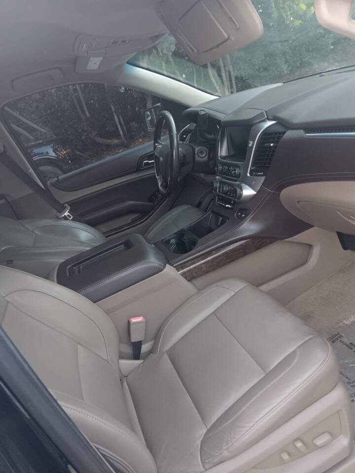 Used 2018 Chevrolet Suburban LT RWD image 5