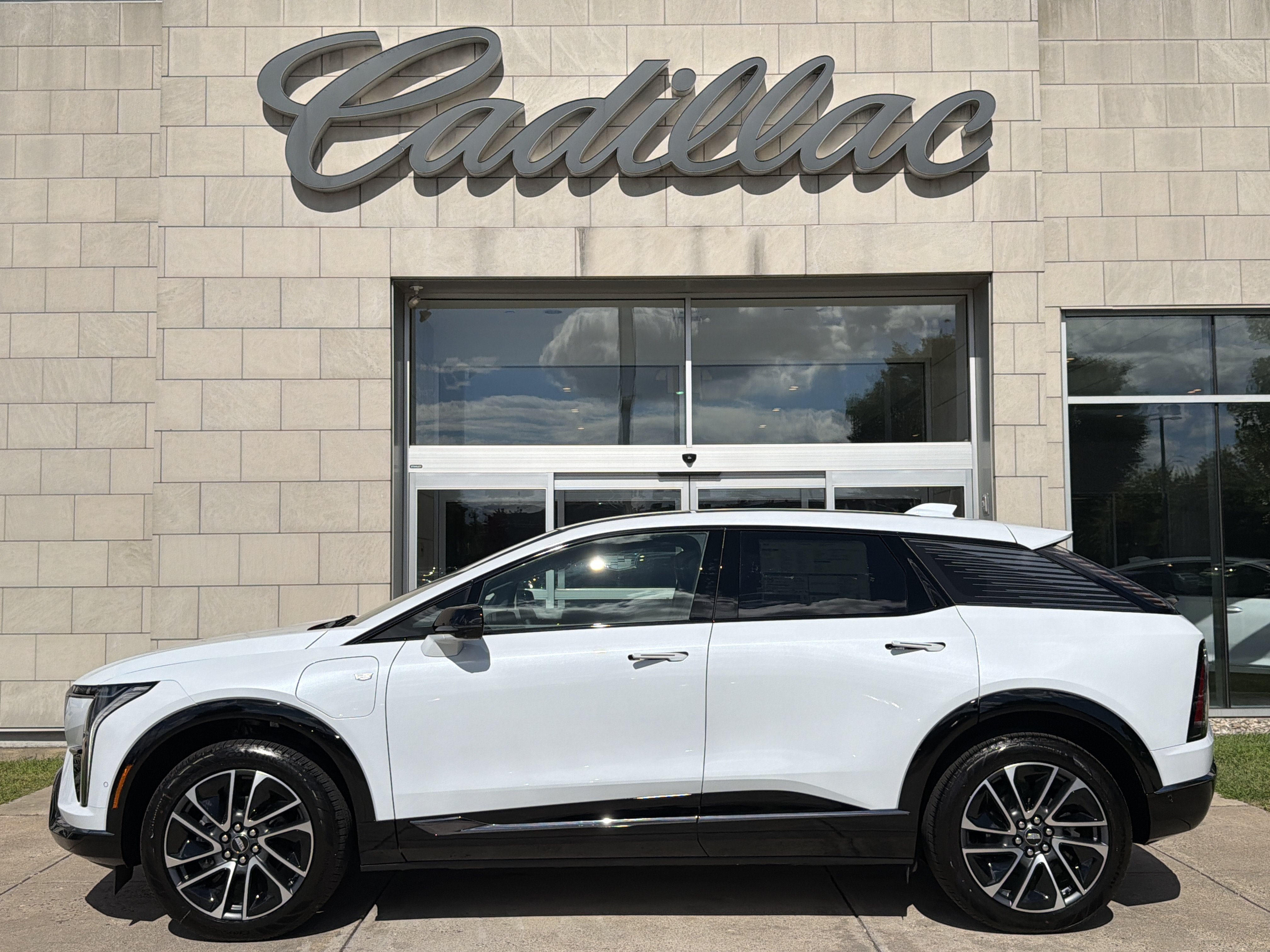 Used 2026 Cadillac Optiq Sport 1 AWD/4WD image 10
