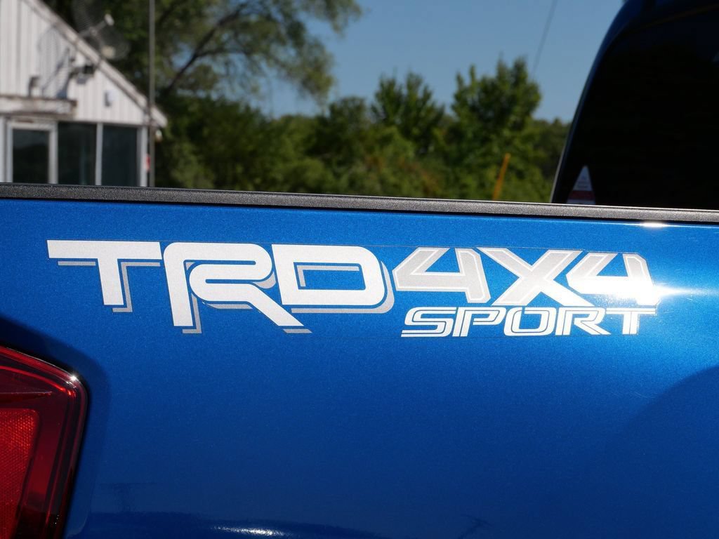 Used 2016 Toyota Tacoma TRD Sport AWD/4WD image 8