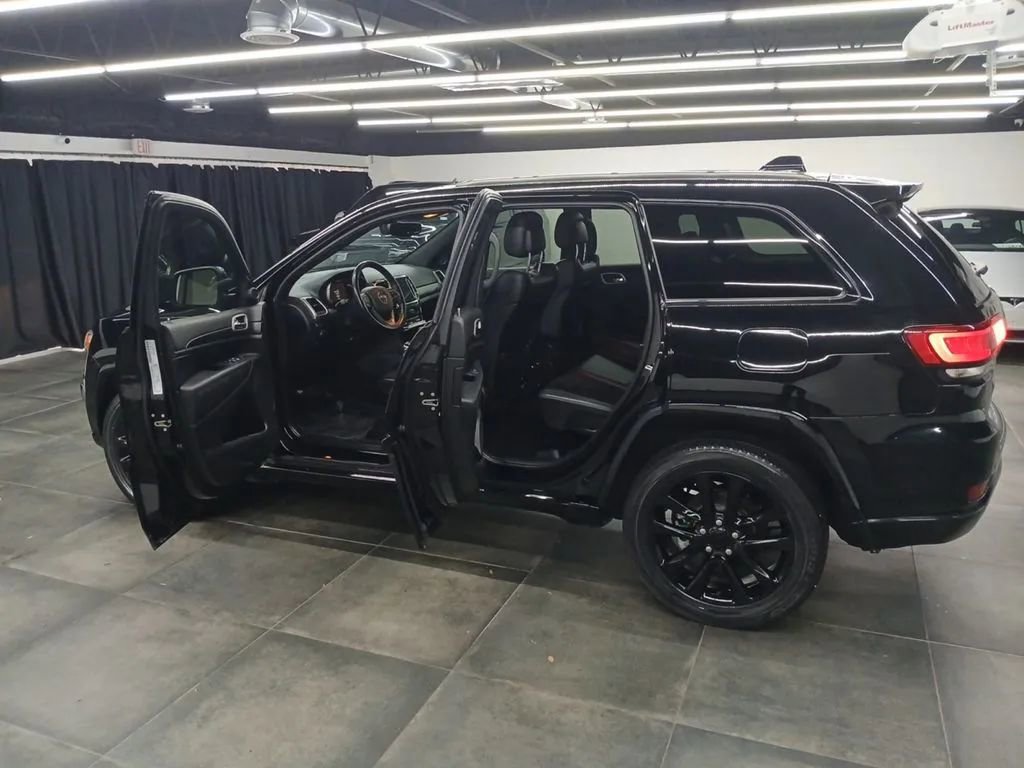 Used 2022 Jeep Grand Cherokee Laredo X RWD image 36