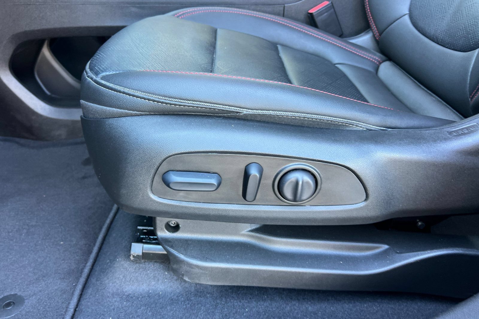 Used 2023 Chevrolet Bolt EUV Premier w/ Sun & Sound Package FWD image 14