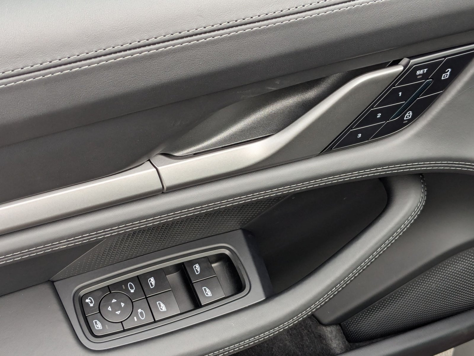 New 2025 Porsche Taycan 4S AWD/4WD image 13