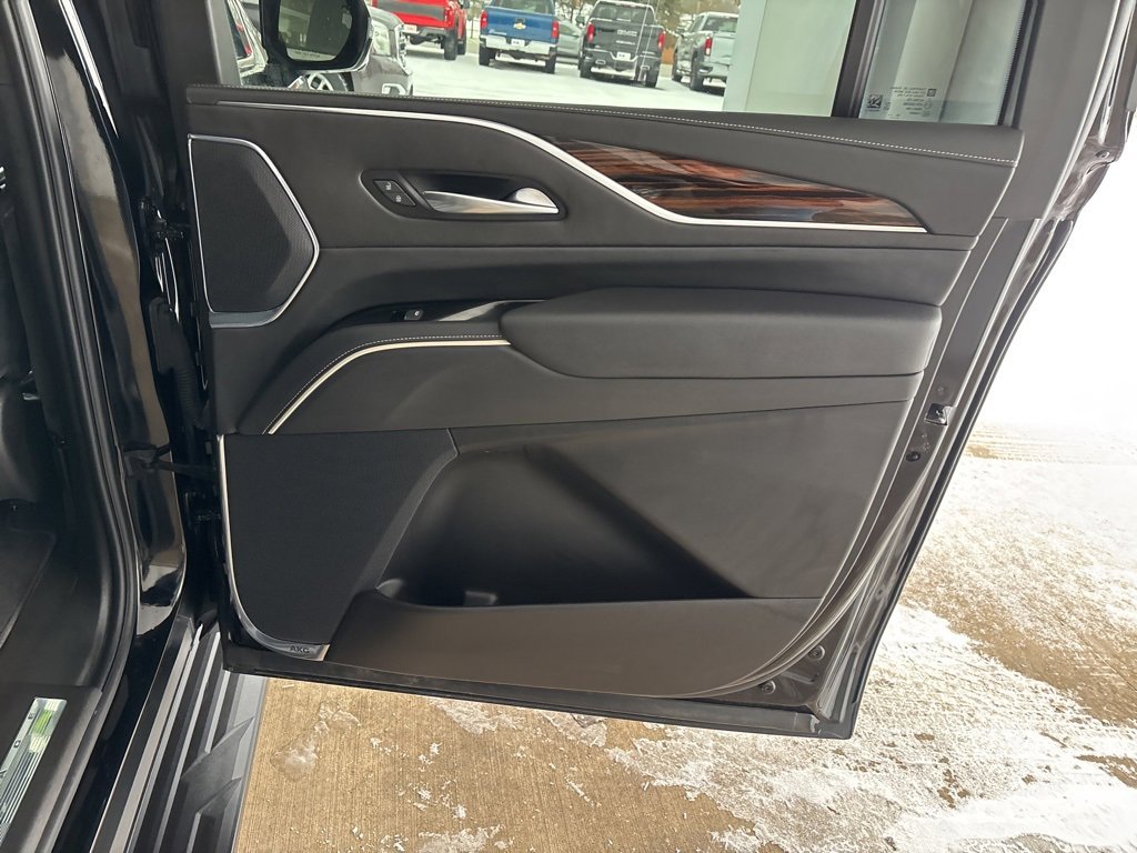Used 2024 Cadillac Escalade ESV Premium Luxury image 41