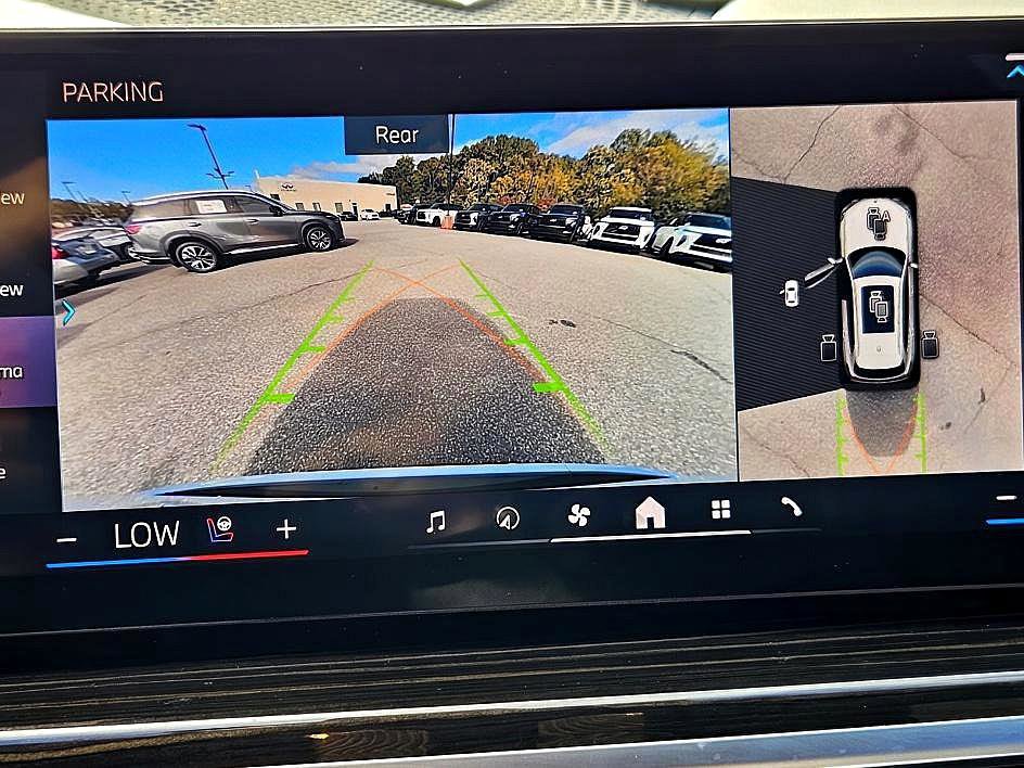 Used 2024 BMW X5 xDrive50e image 25