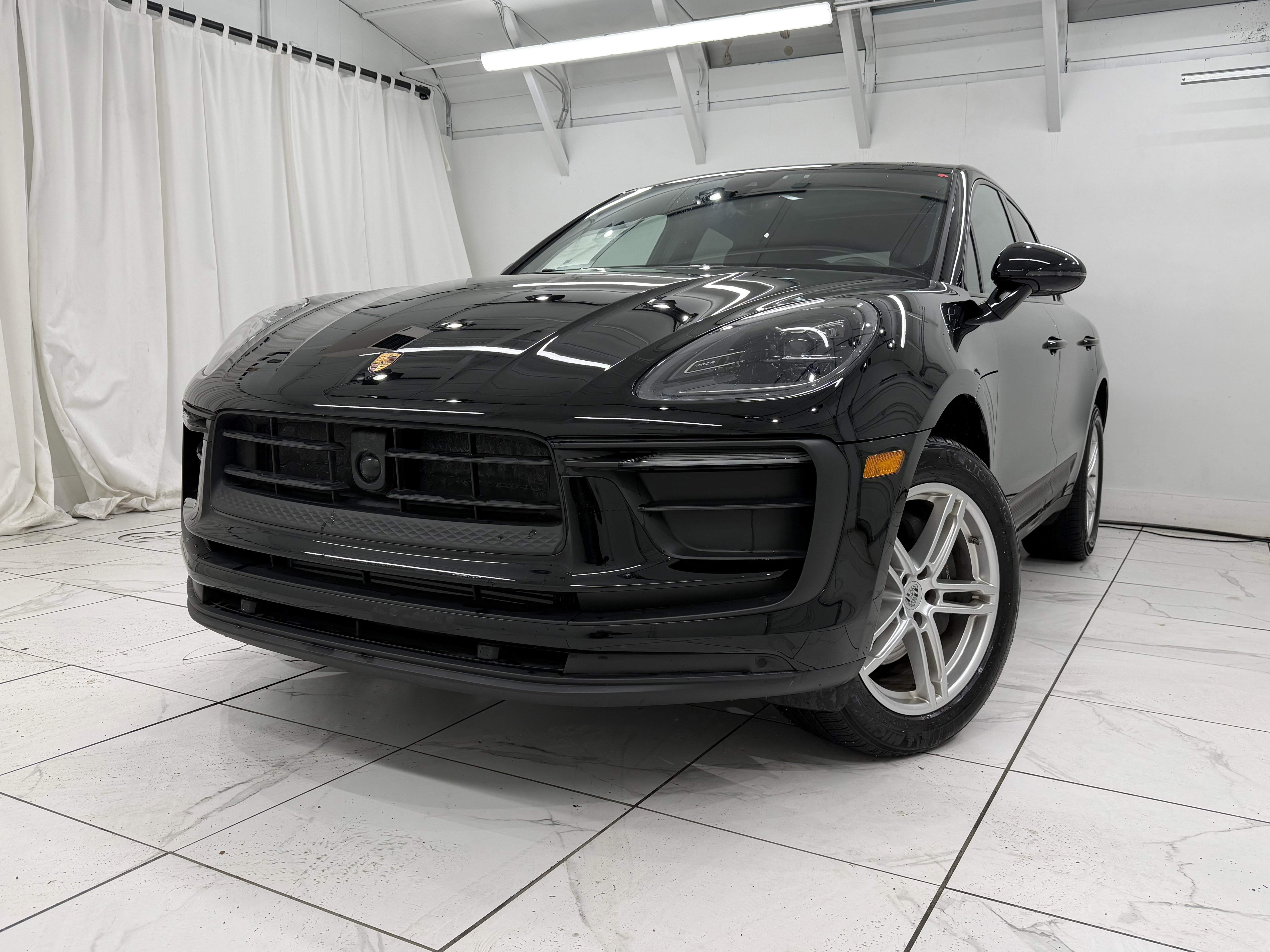 Certified 2025 Porsche Macan image 8