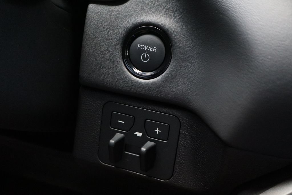 Used 2026 Toyota Sequoia Platinum AWD/4WD image 18