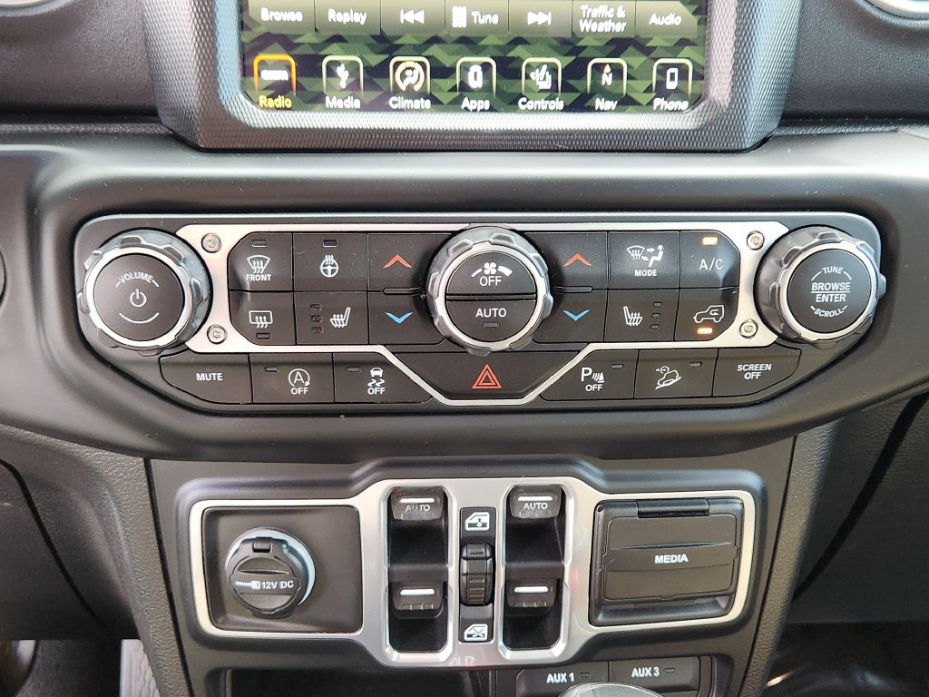 Used 2018 Jeep Wrangler Unlimited Sahara AWD/4WD image 11