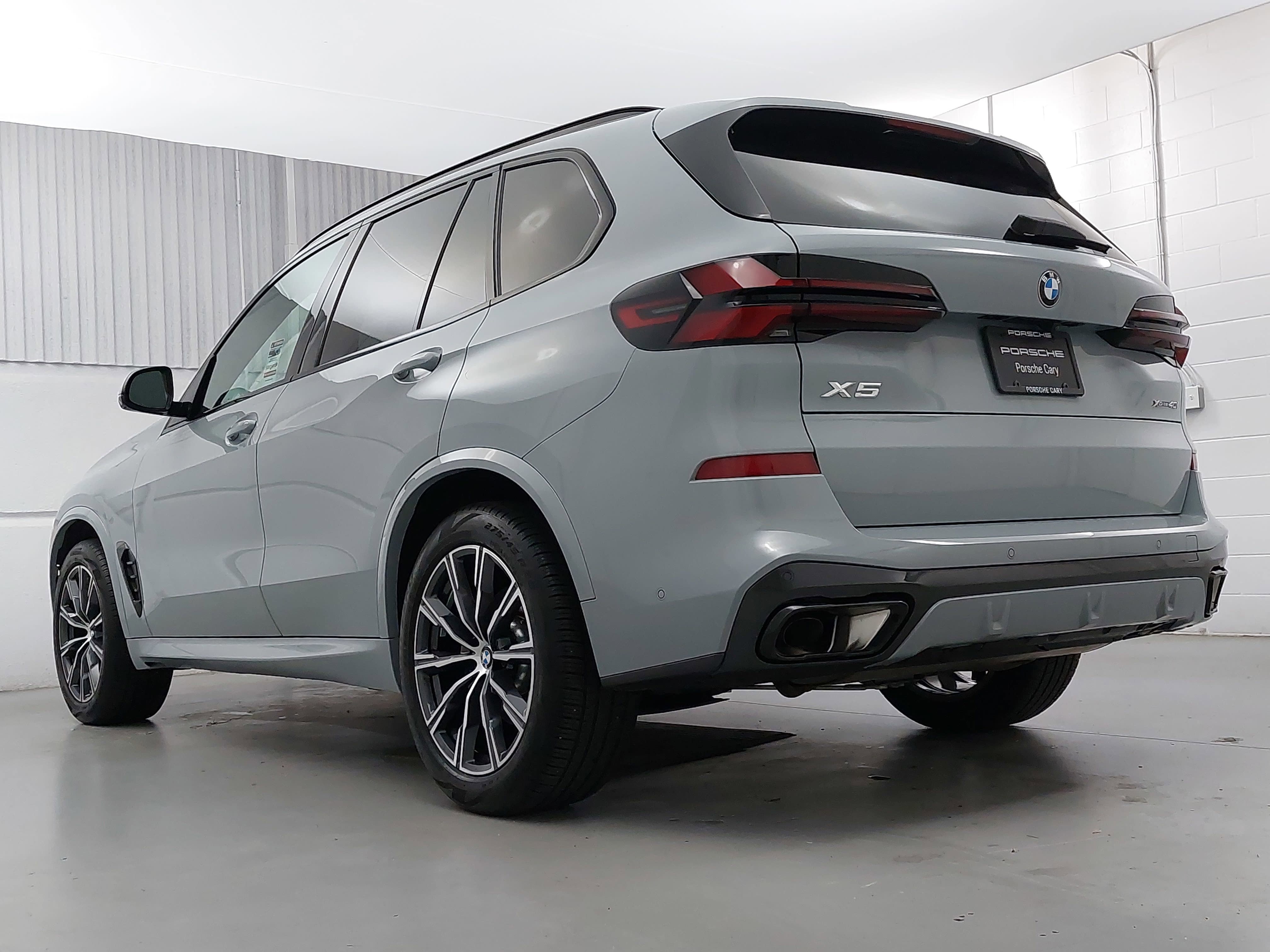 Used 2024 BMW X5 xDrive40i w/ Executive Package AWD/4WD image 3