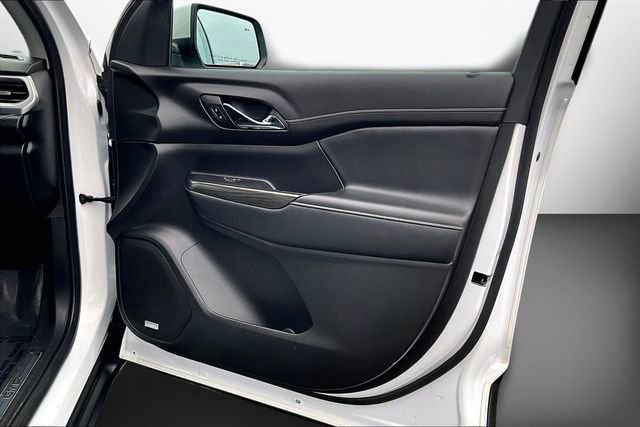 Used 2023 GMC Acadia SLT image 17