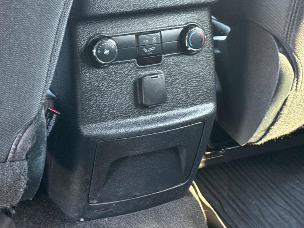 Used 2018 Ford Explorer XLT w/ Equipment Group 201A FWD image 18