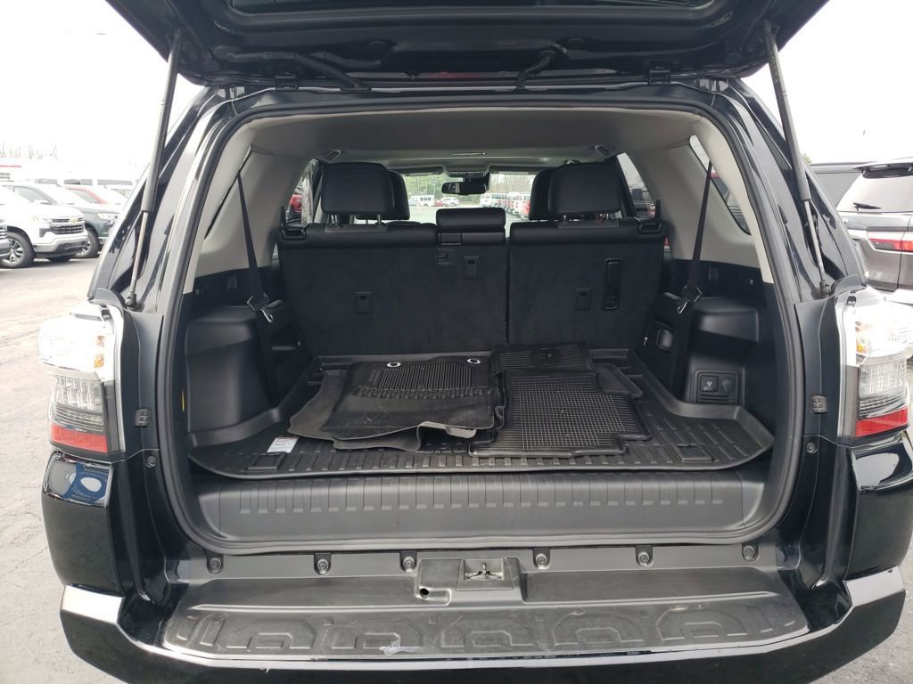 Used 2022 Toyota 4Runner SR5 Premium w/ Moonroof Package AWD/4WD image 22