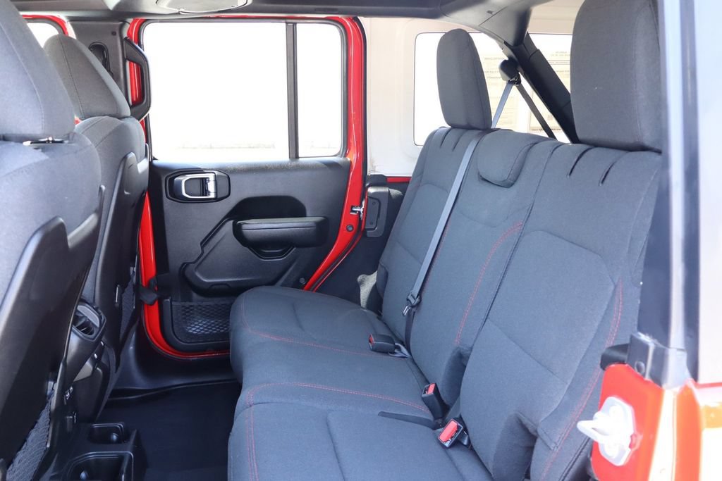 Used 2025 Jeep Wrangler Unlimited Rubicon w/ Convenience Group AWD/4WD image 34