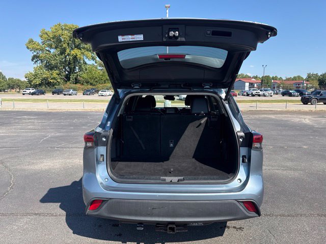 Used 2020 Toyota Highlander XLE AWD/4WD image 21