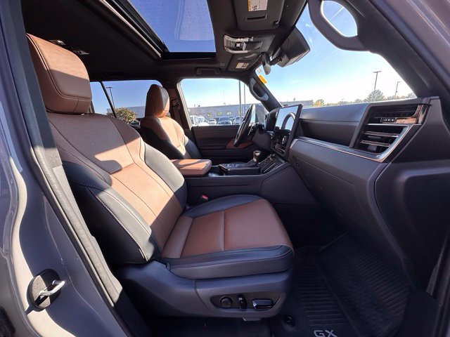 Used 2025 Lexus GX 550 w/ Cold Area Package AWD/4WD image 32
