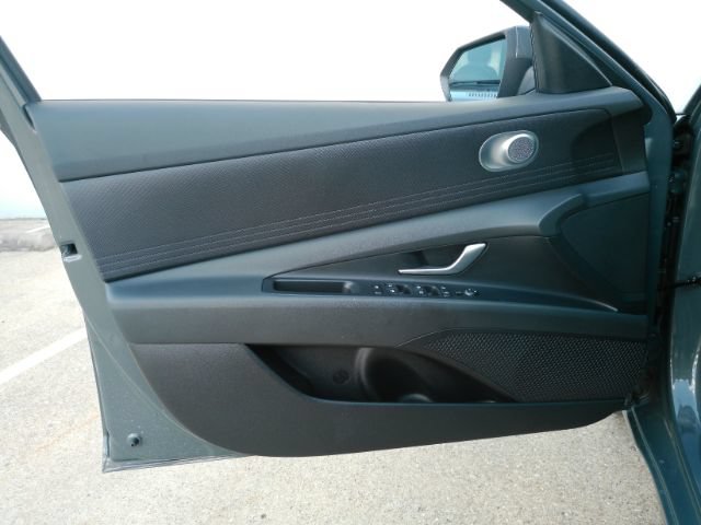 Used 2026 Hyundai Elantra Hybrid FWD image 11