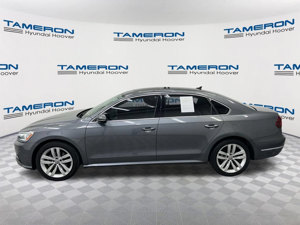 Used 2018 Volkswagen Passat 2.0T SE FWD image 2