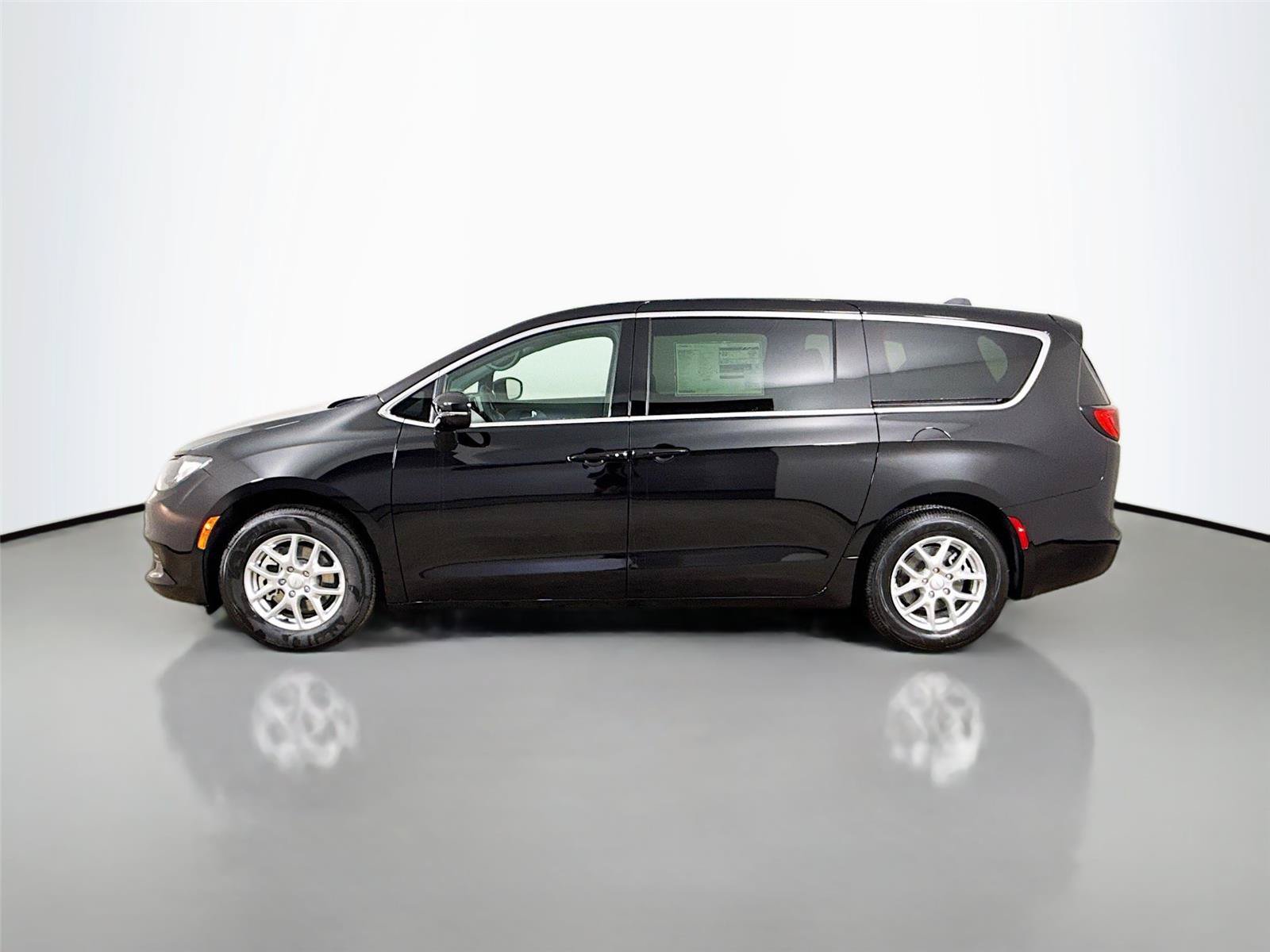 New 2027 Chrysler Pacifica LX FWD image 8