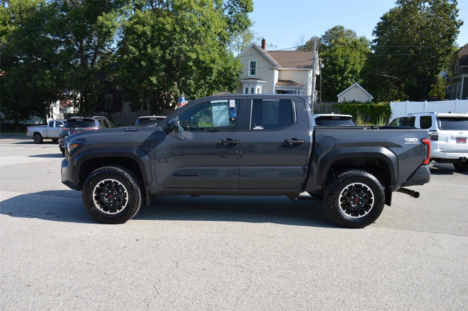 Used 2024 Toyota Tacoma TRD Off-Road image 2