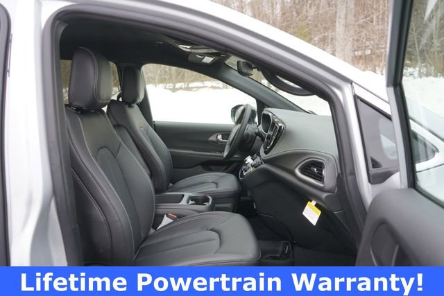 New 2026 Chrysler Pacifica Select image 33