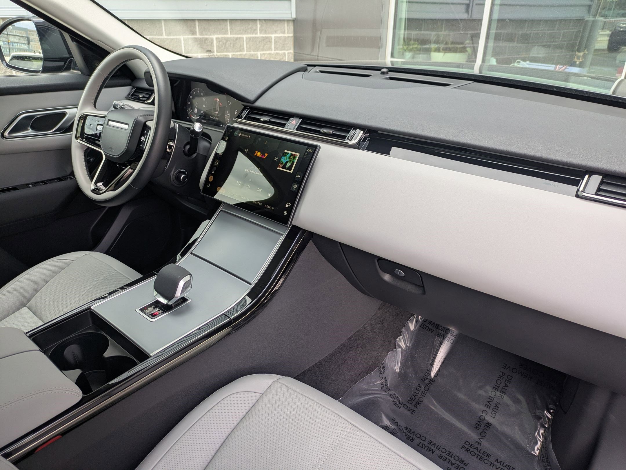 Certified 2025 Land Rover Range Rover Velar S image 31