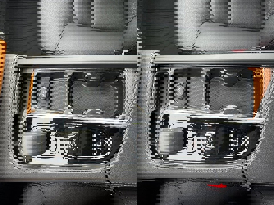 Certified 2024 Volvo XC90 T8 Plus w/ Protection Package Premier image 20