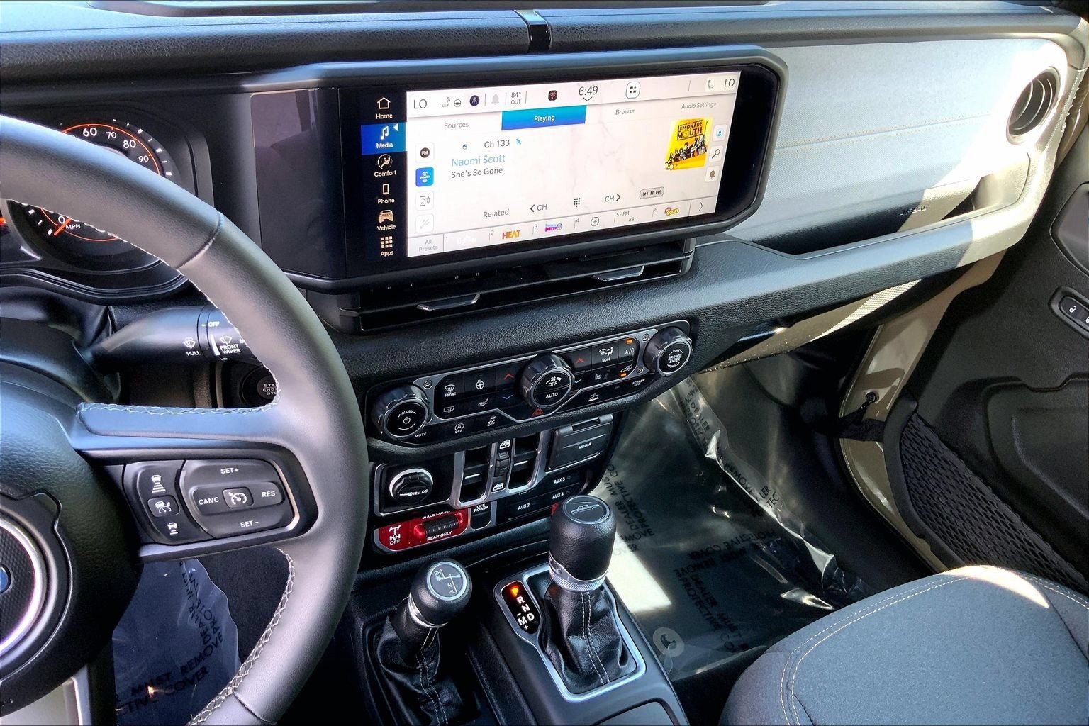 Certified 2025 Jeep Gladiator Sport AWD/4WD image 6