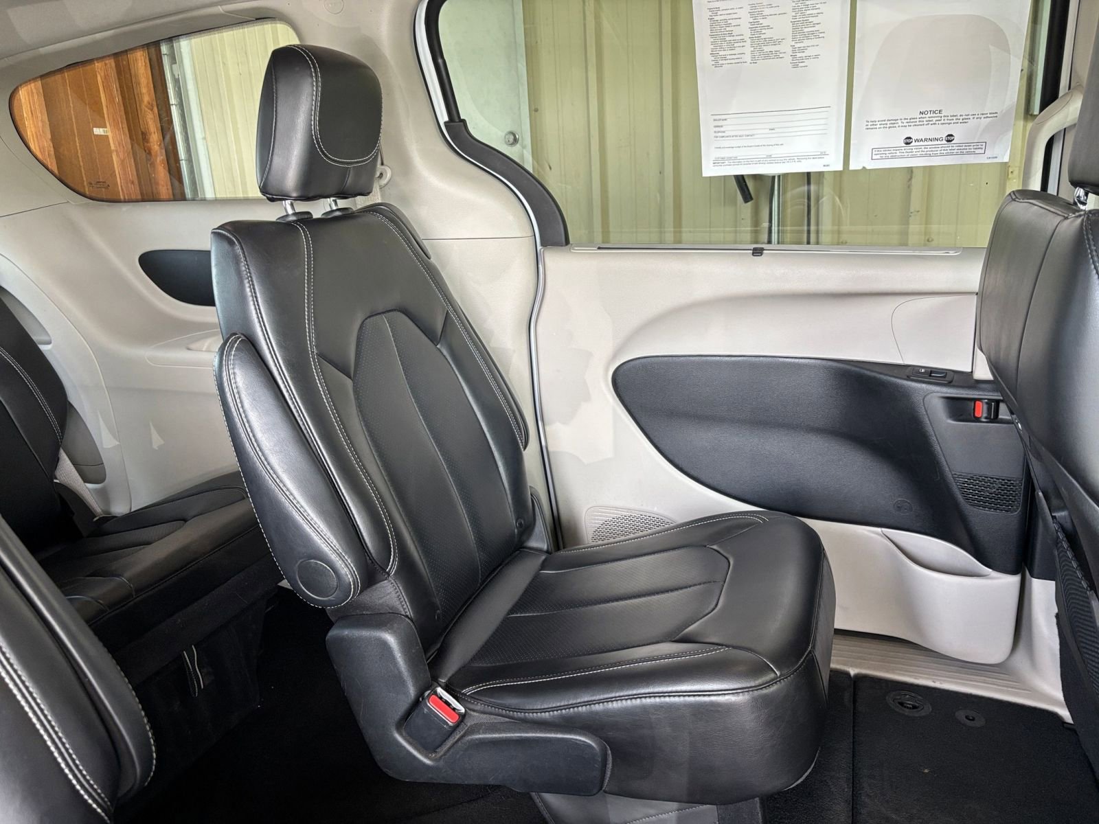 Used 2024 Chrysler Pacifica Touring-L image 40